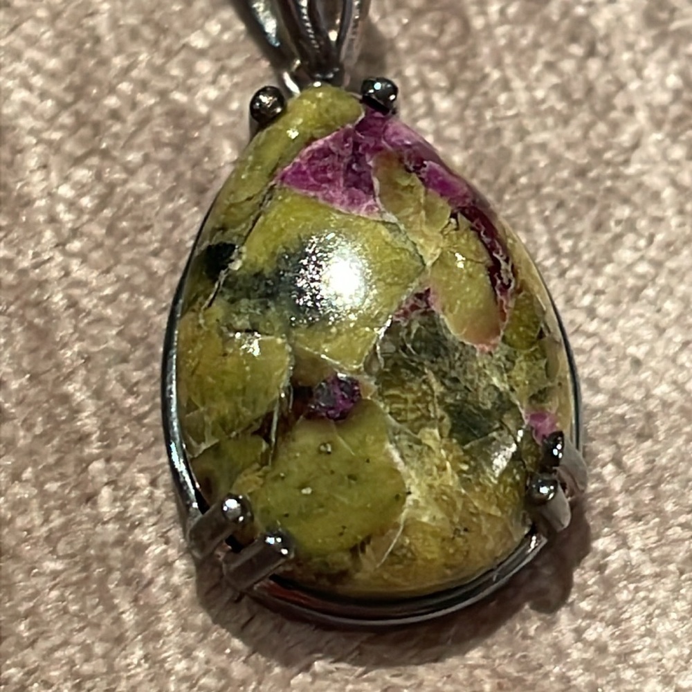 Tasmanian Stitchtite Pendant 7.65 karats 925 Sterling Silver Necklace 20”